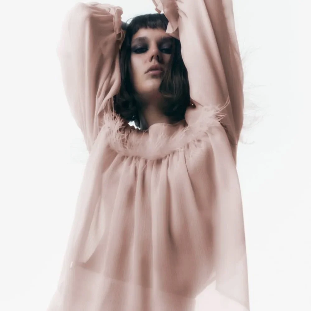 NWT PINK FLOWY FEATHER BLOUSE. - Picture 2 of 6